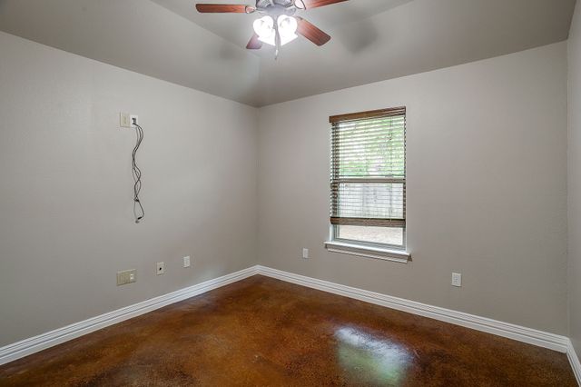 212 W 1st Street, Weatherford, TX 76086