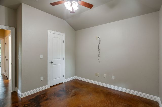 212 W 1st Street, Weatherford, TX 76086