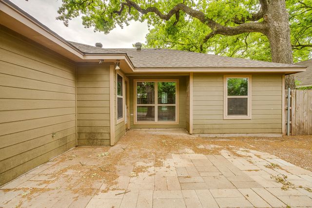 212 W 1st Street, Weatherford, TX 76086
