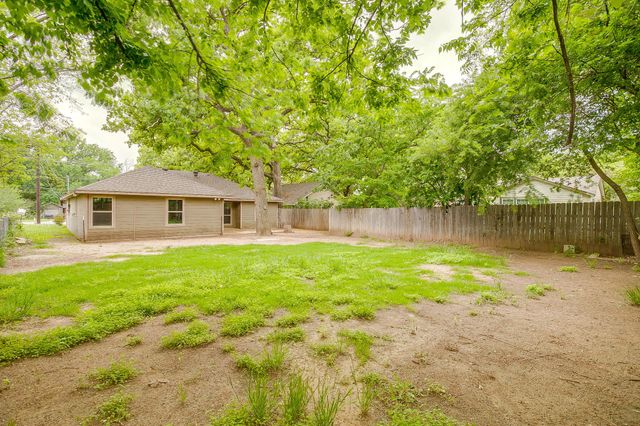 212 W 1st Street, Weatherford, TX 76086