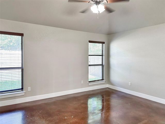 212 W 1st Street, Weatherford, TX 76086