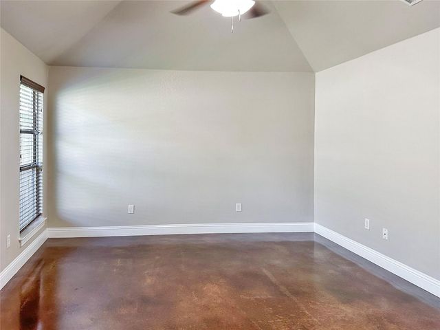 212 W 1st Street, Weatherford, TX 76086