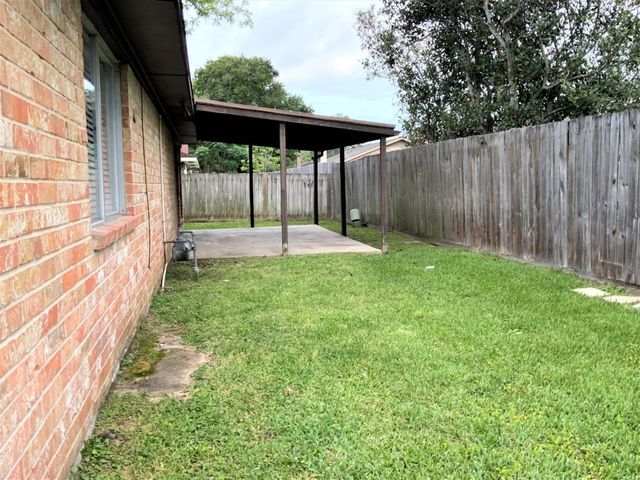 2306 Cambridge Court N, Galveston, TX 77573