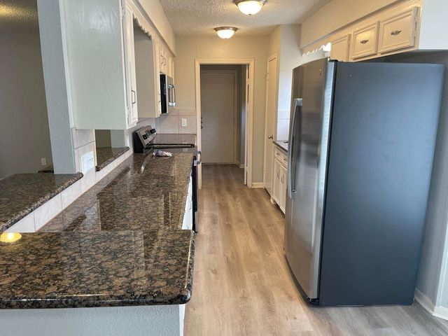 2306 Cambridge Court N, Galveston, TX 77573