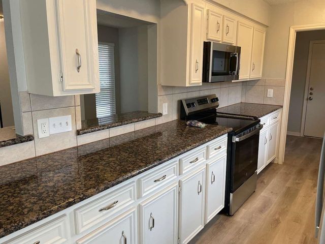 2306 Cambridge Court N, Galveston, TX 77573