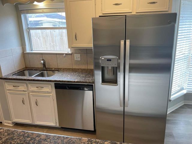 2306 Cambridge Court N, Galveston, TX 77573