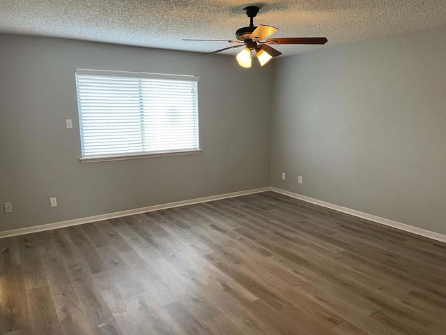 2306 Cambridge Court N, Galveston, TX 77573