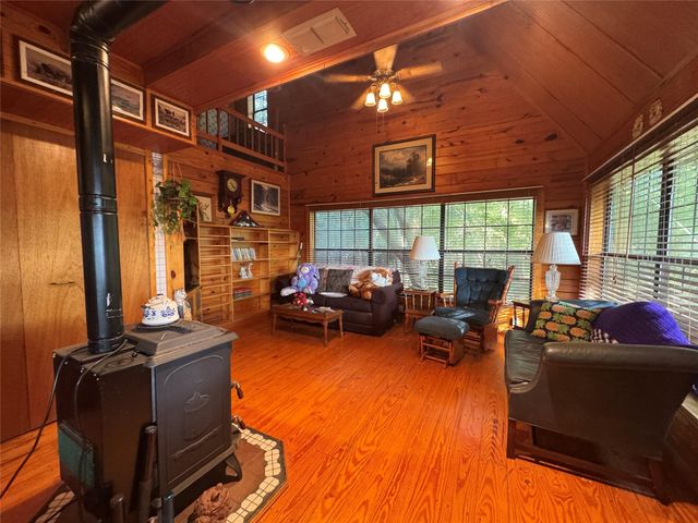 190 Woodpecker, Livingston, TX 77399