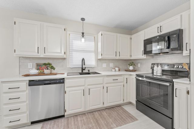 209 W Virginia Rd, Andover, KS 67002