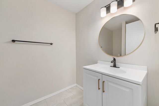 209 W Virginia Rd, Andover, KS 67002