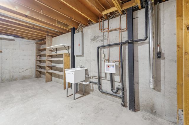 209 W Virginia Rd, Andover, KS 67002