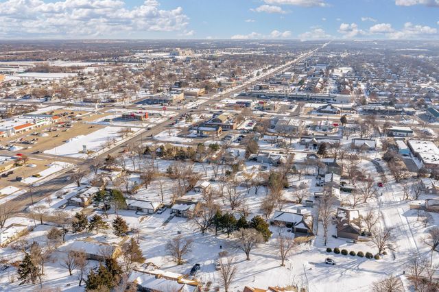 209 W Virginia Rd, Andover, KS 67002