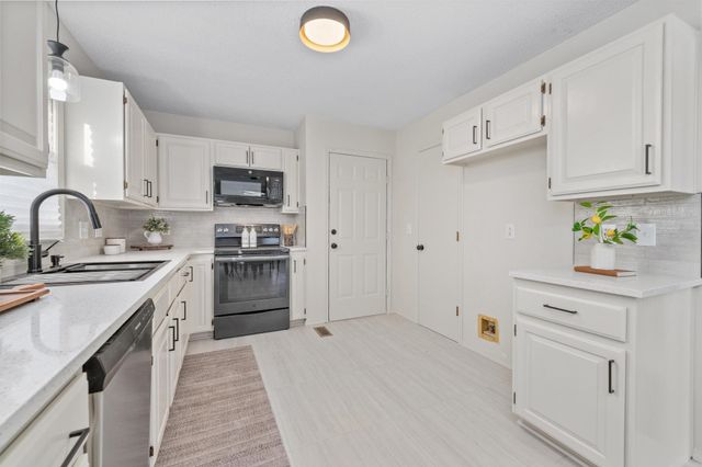 209 W Virginia Rd, Andover, KS 67002