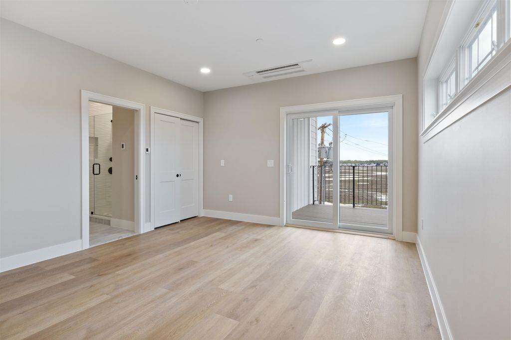 Image 11 of property listing at 465 Ocean Blvd Unit 501, Hampton, NH 03842