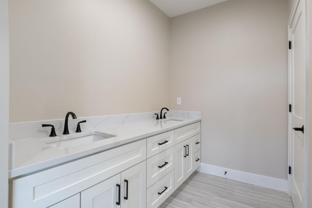 Image 13 of property listing at 465 Ocean Blvd Unit 501, Hampton, NH 03842