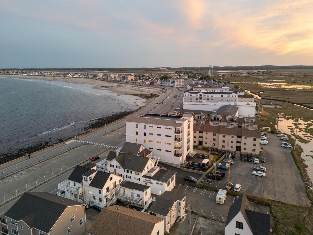 Image 4 of property listing at 465 Ocean Blvd Unit 501, Hampton, NH 03842