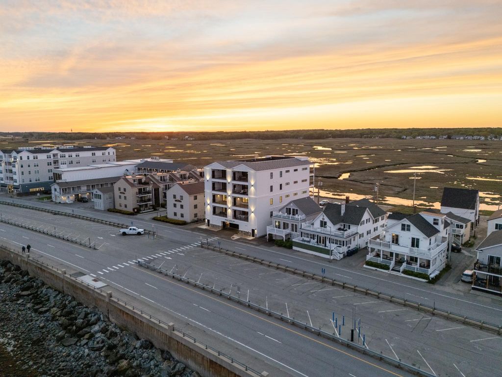 Image 5 of property listing at 465 Ocean Blvd Unit 501, Hampton, NH 03842