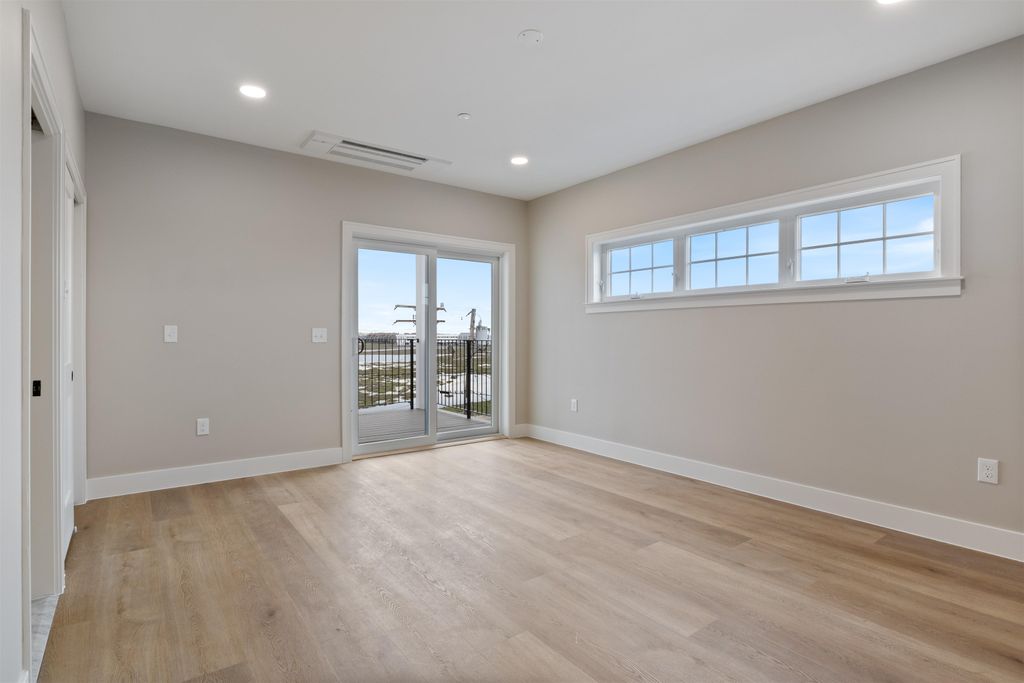 Image 9 of property listing at 465 Ocean Blvd Unit 501, Hampton, NH 03842