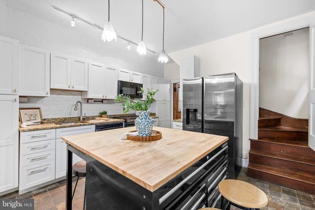2736 N CALVERT ST, Baltimore, MD 21218