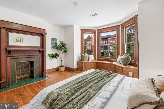 2736 N CALVERT ST, Baltimore, MD 21218