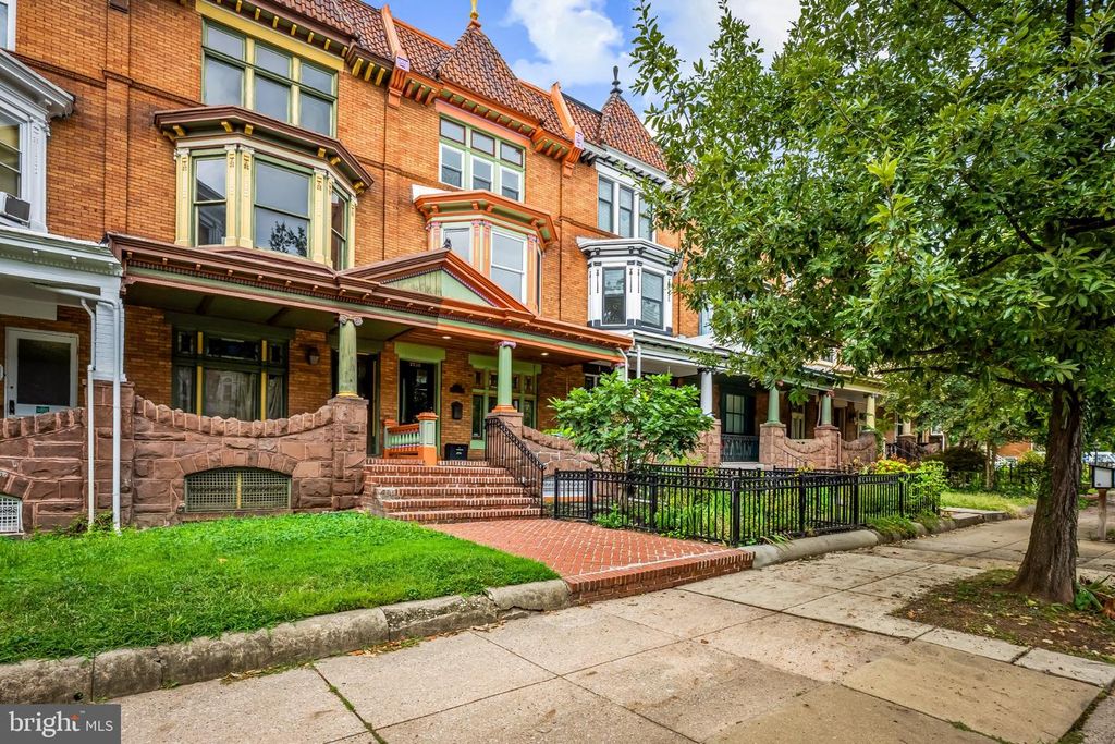 2736 N CALVERT ST, Baltimore, MD 21218
