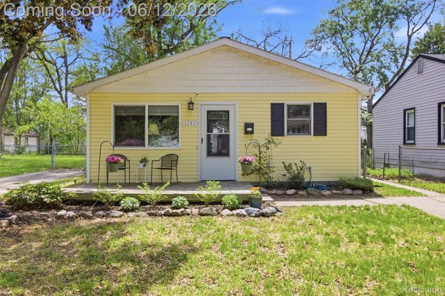1202 E Elza Avenue, Hazel Park, MI 48030