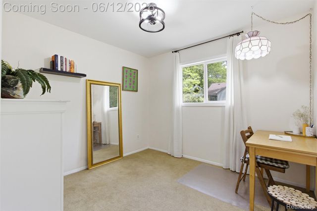 1202 E Elza Avenue, Hazel Park, MI 48030