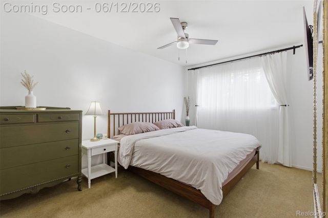 1202 E Elza Avenue, Hazel Park, MI 48030