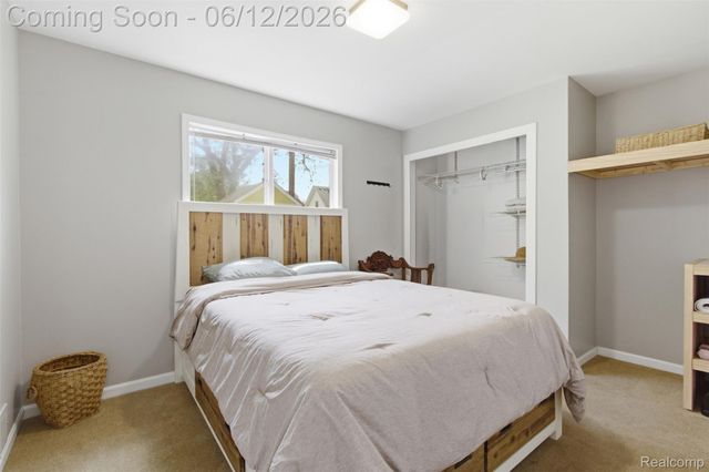 1202 E Elza Avenue, Hazel Park, MI 48030