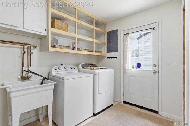 1202 E Elza Avenue, Hazel Park, MI 48030