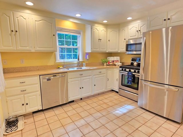 84 Pine Hill Rd, Ashland, MA 01721