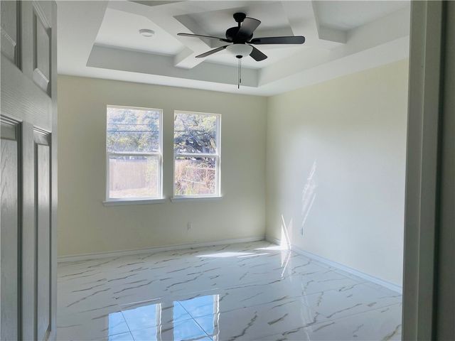 142 S 11 St, Aransas Pass, TX 78336