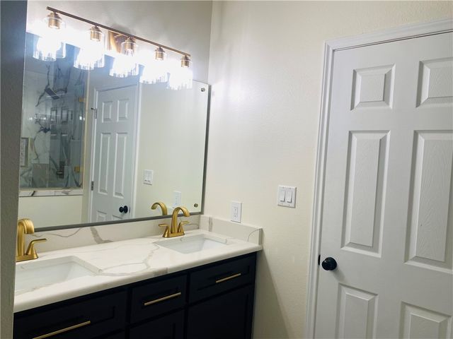 142 S 11 St, Aransas Pass, TX 78336