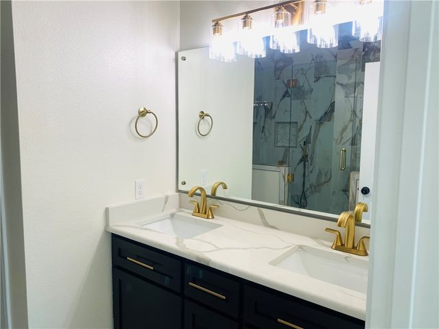 142 S 11 St, Aransas Pass, TX 78336