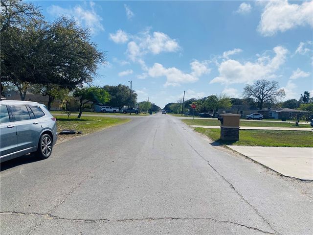 142 S 11 St, Aransas Pass, TX 78336