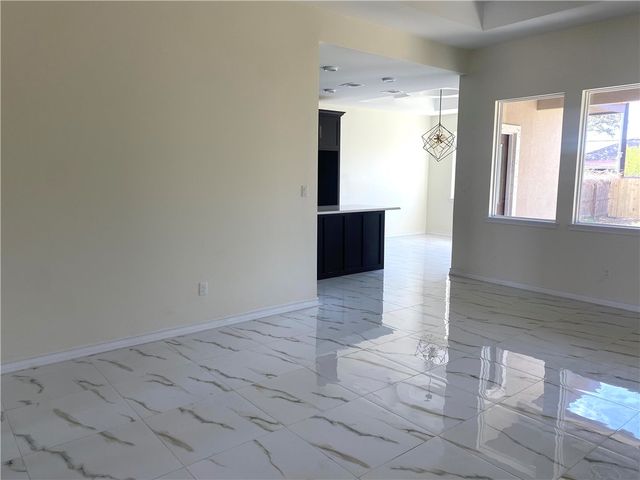 142 S 11 St, Aransas Pass, TX 78336