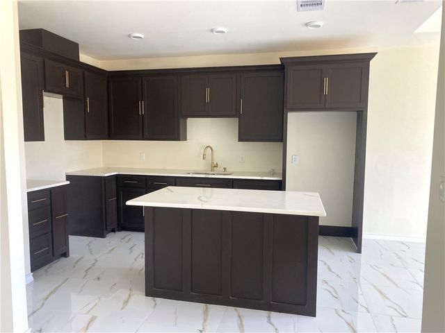 142 S 11 St, Aransas Pass, TX 78336