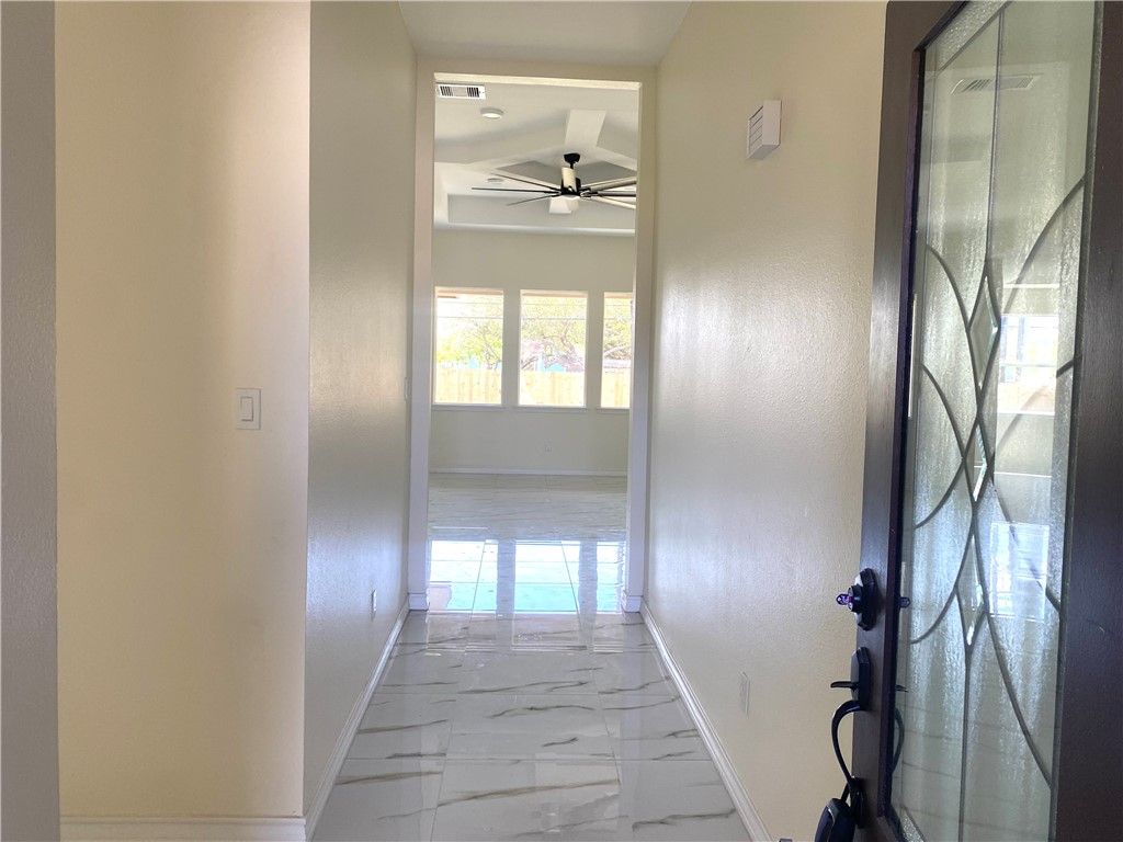 142 S 11 St, Aransas Pass, TX 78336 — photo 2