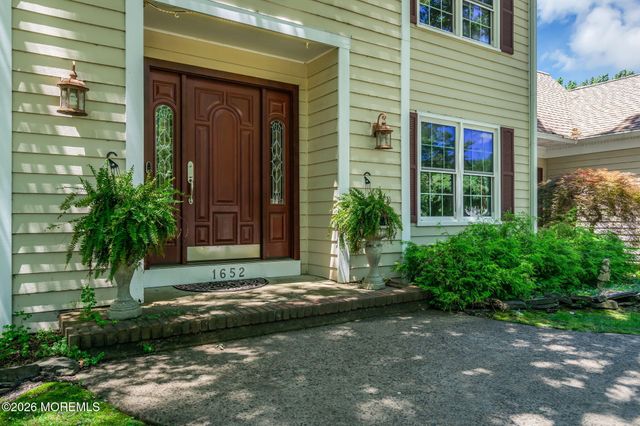 1652 White Water Court, Toms River, NJ 08755