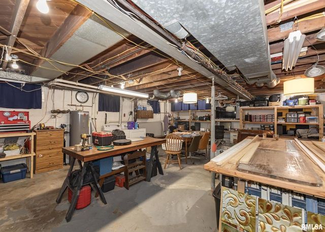 3525 CLEVELAND Street, Clinton, IA 52732