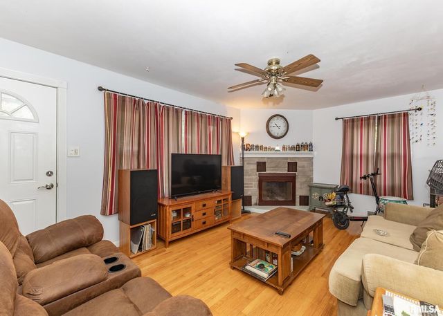 3525 CLEVELAND Street, Clinton, IA 52732