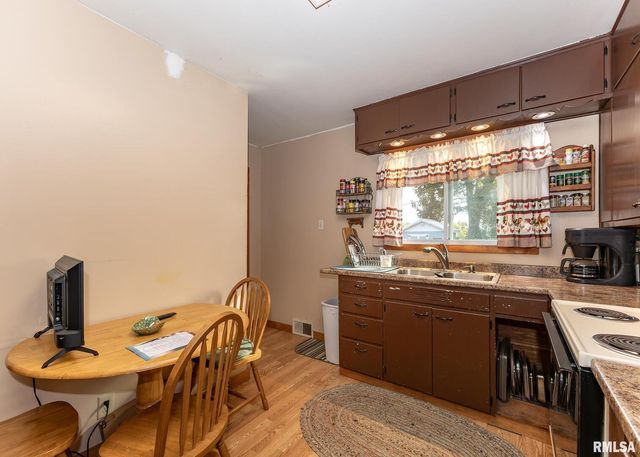 3525 CLEVELAND Street, Clinton, IA 52732