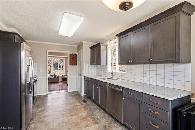 270 Ridgehaven Drive, Winston-salem, NC 27104