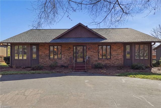 270 Ridgehaven Drive, Winston-salem, NC 27104