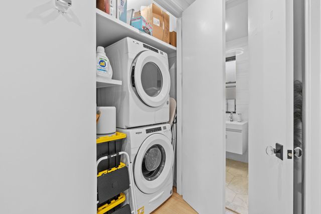 2475 38th St Apt 3C, New York City, NY 11103