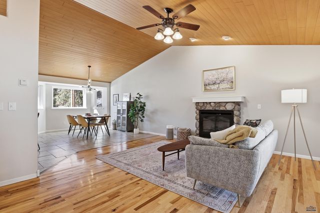 1929 HILLSVIEW DR, Rapid City, SD 57702