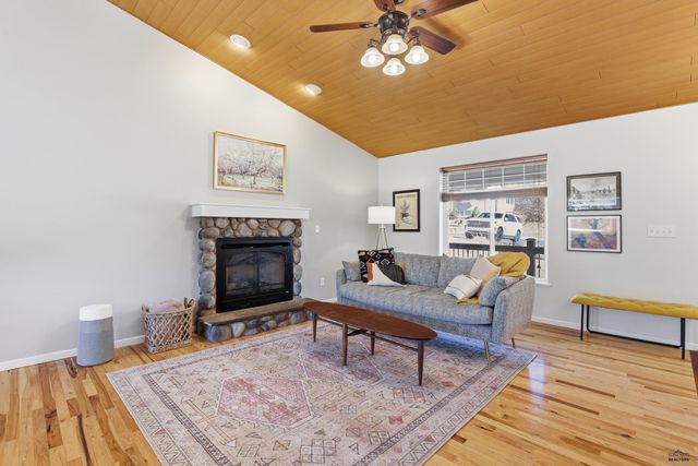 1929 HILLSVIEW DR, Rapid City, SD 57702