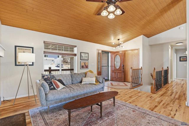 1929 HILLSVIEW DR, Rapid City, SD 57702