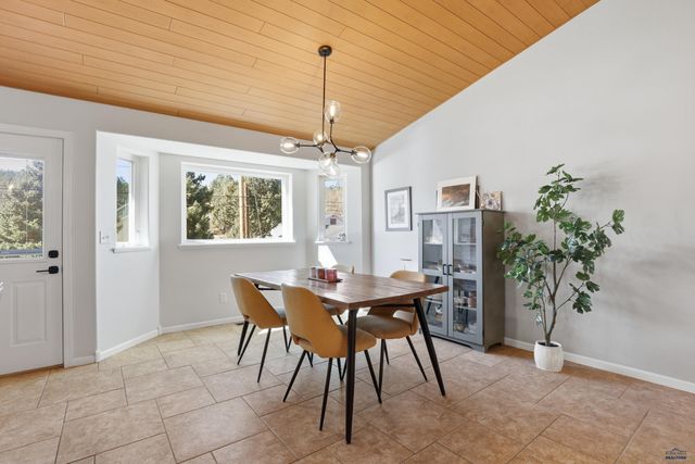 1929 HILLSVIEW DR, Rapid City, SD 57702