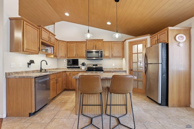 1929 HILLSVIEW DR, Rapid City, SD 57702